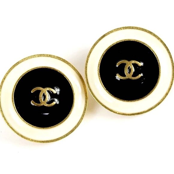 CHANEL CC Logos Black & White Round Clip-On Earrings Gold Tone 95C Auth w/Box - Picture 1 of 4